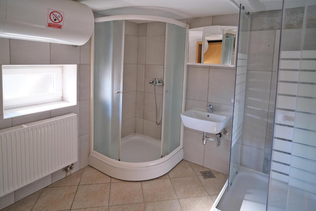 Sostanj Velenje Ravne Sobe Rooms Vrtacnik D O O المظهر الخارجي الصورة