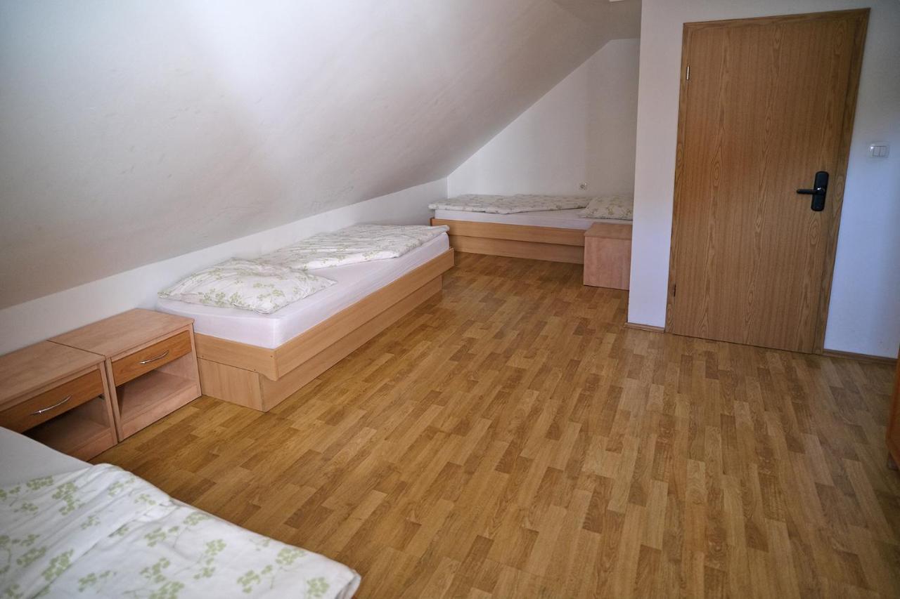 Sostanj Velenje Ravne Sobe Rooms Vrtacnik D O O المظهر الخارجي الصورة