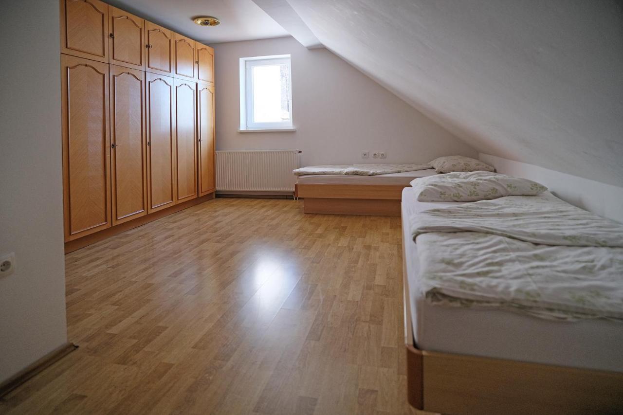 Sostanj Velenje Ravne Sobe Rooms Vrtacnik D O O المظهر الخارجي الصورة