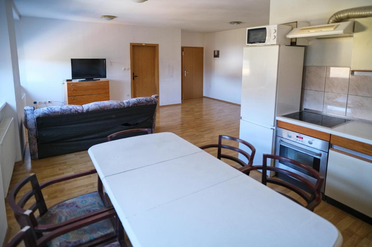 Sostanj Velenje Ravne Sobe Rooms Vrtacnik D O O المظهر الخارجي الصورة