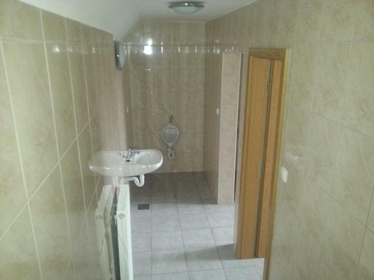 Sostanj Velenje Ravne Sobe Rooms Vrtacnik D O O المظهر الخارجي الصورة
