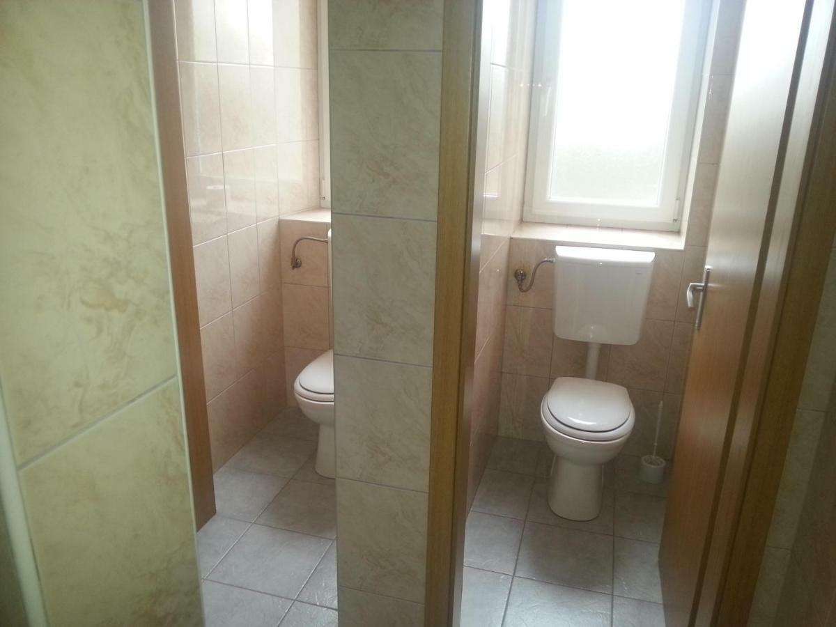 Sostanj Velenje Ravne Sobe Rooms Vrtacnik D O O المظهر الخارجي الصورة