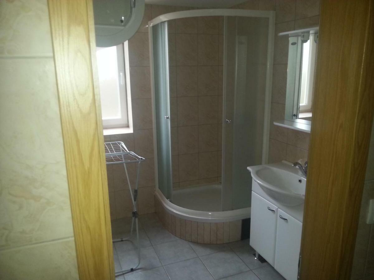 Sostanj Velenje Ravne Sobe Rooms Vrtacnik D O O المظهر الخارجي الصورة