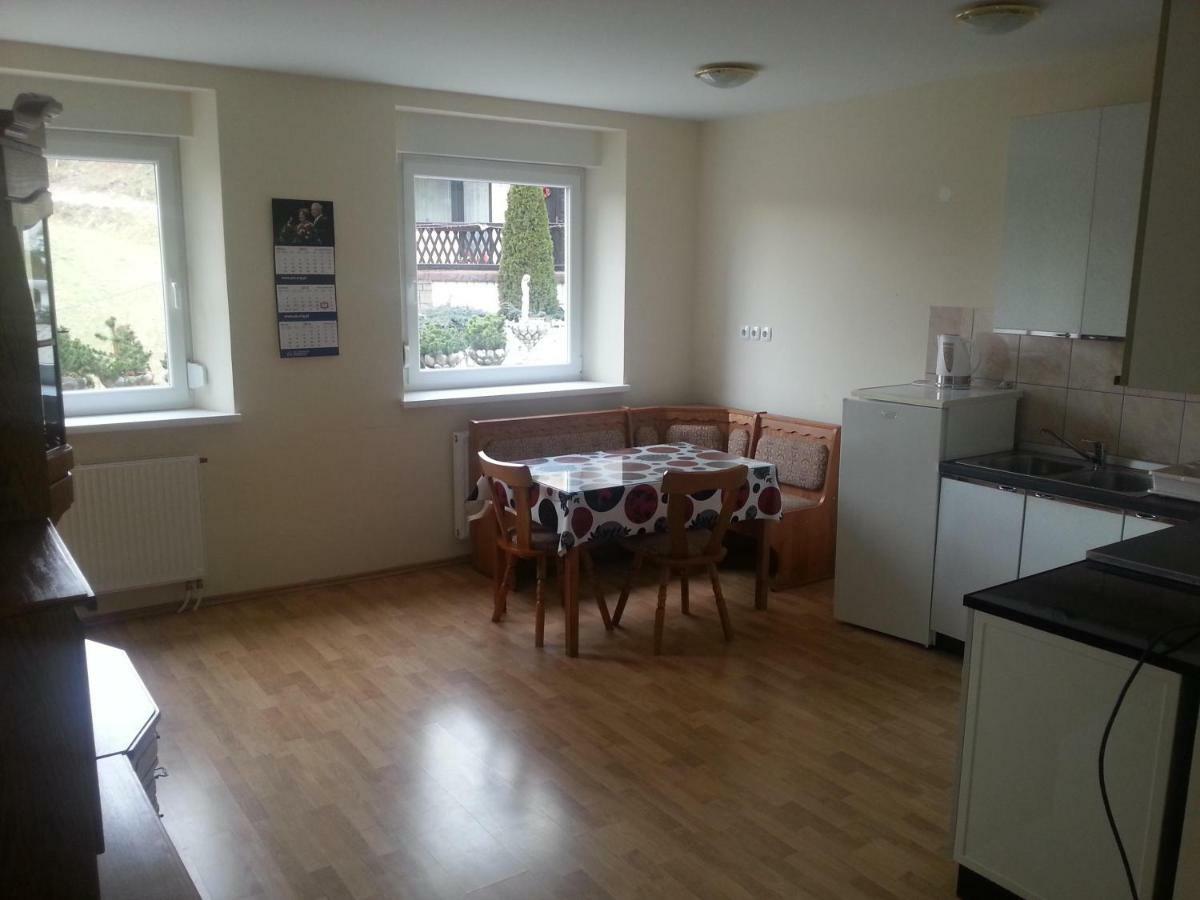 Sostanj Velenje Ravne Sobe Rooms Vrtacnik D O O المظهر الخارجي الصورة